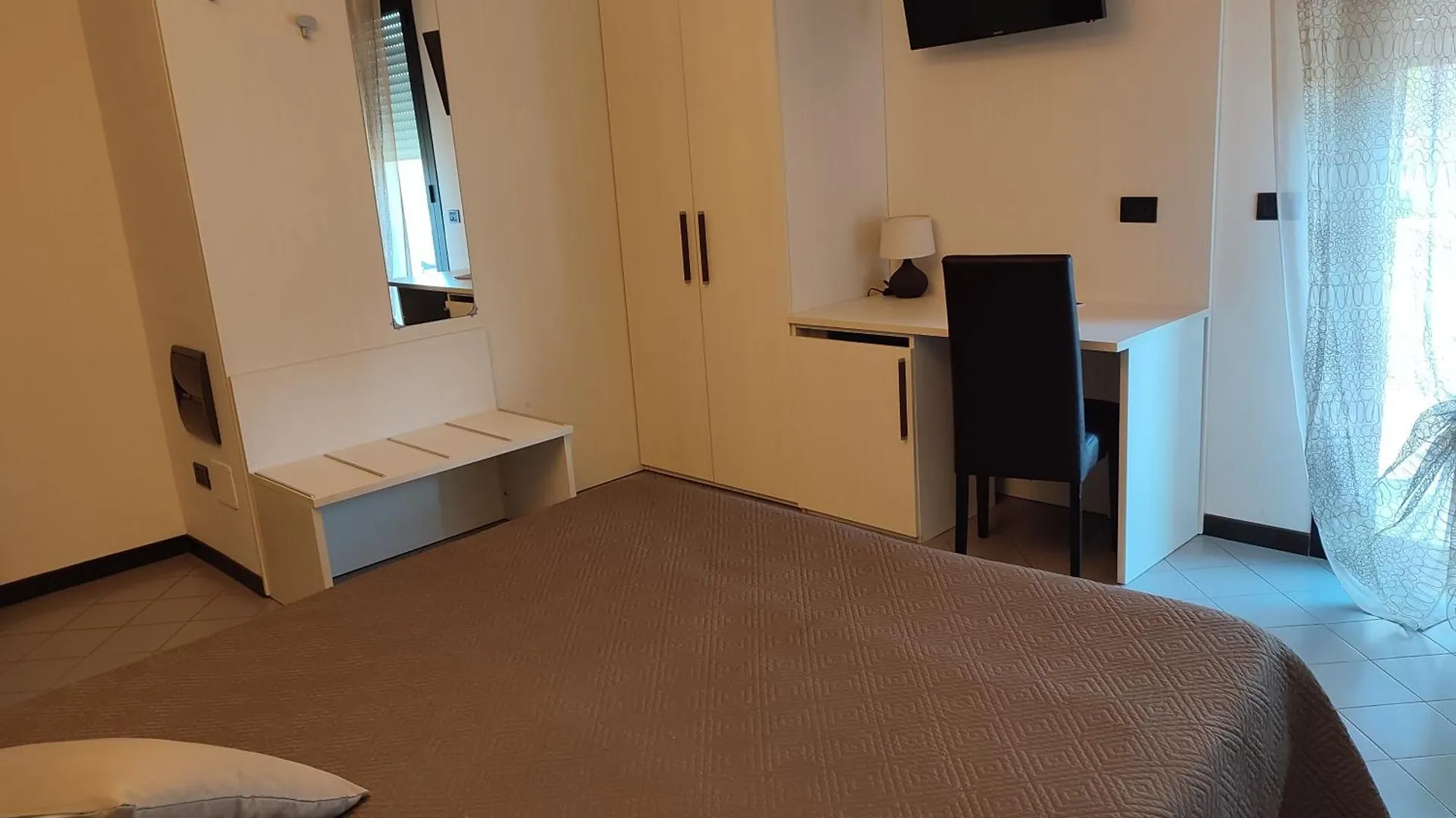 Albergo Al Cacciatore Desenzano del Garda 3*,