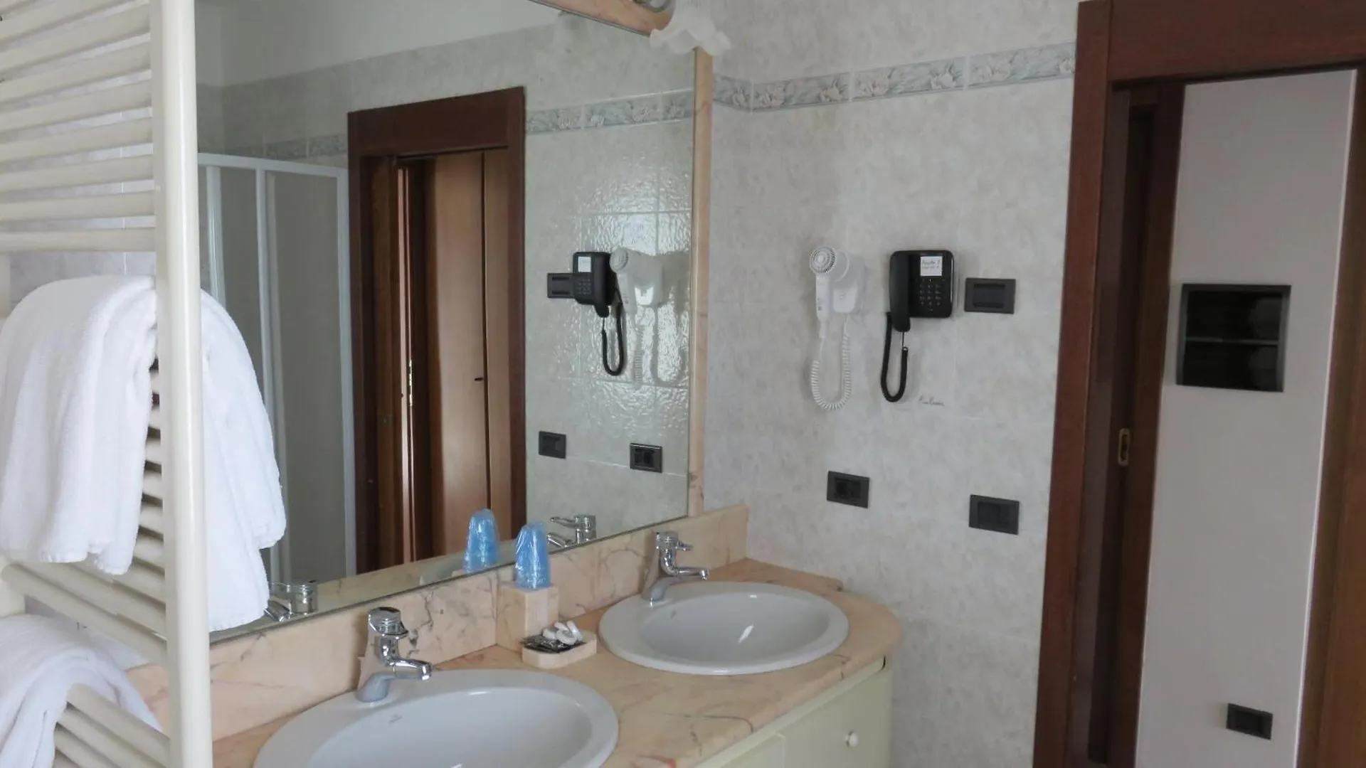 Albergo Al Cacciatore Desenzano del Garda 3*,  Italien