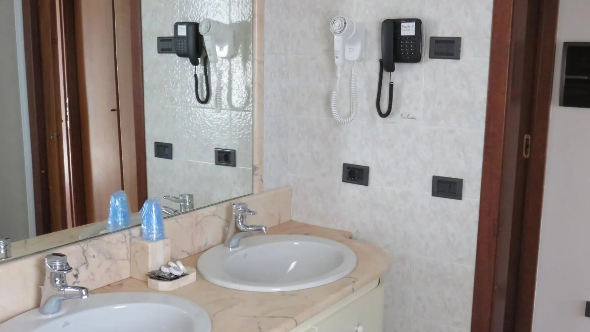 Albergo Al Cacciatore Desenzano del Garda 3*,