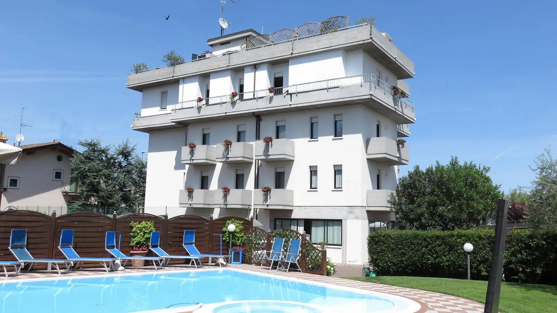 Albergo Al Cacciatore Desenzano del Garda 3*,