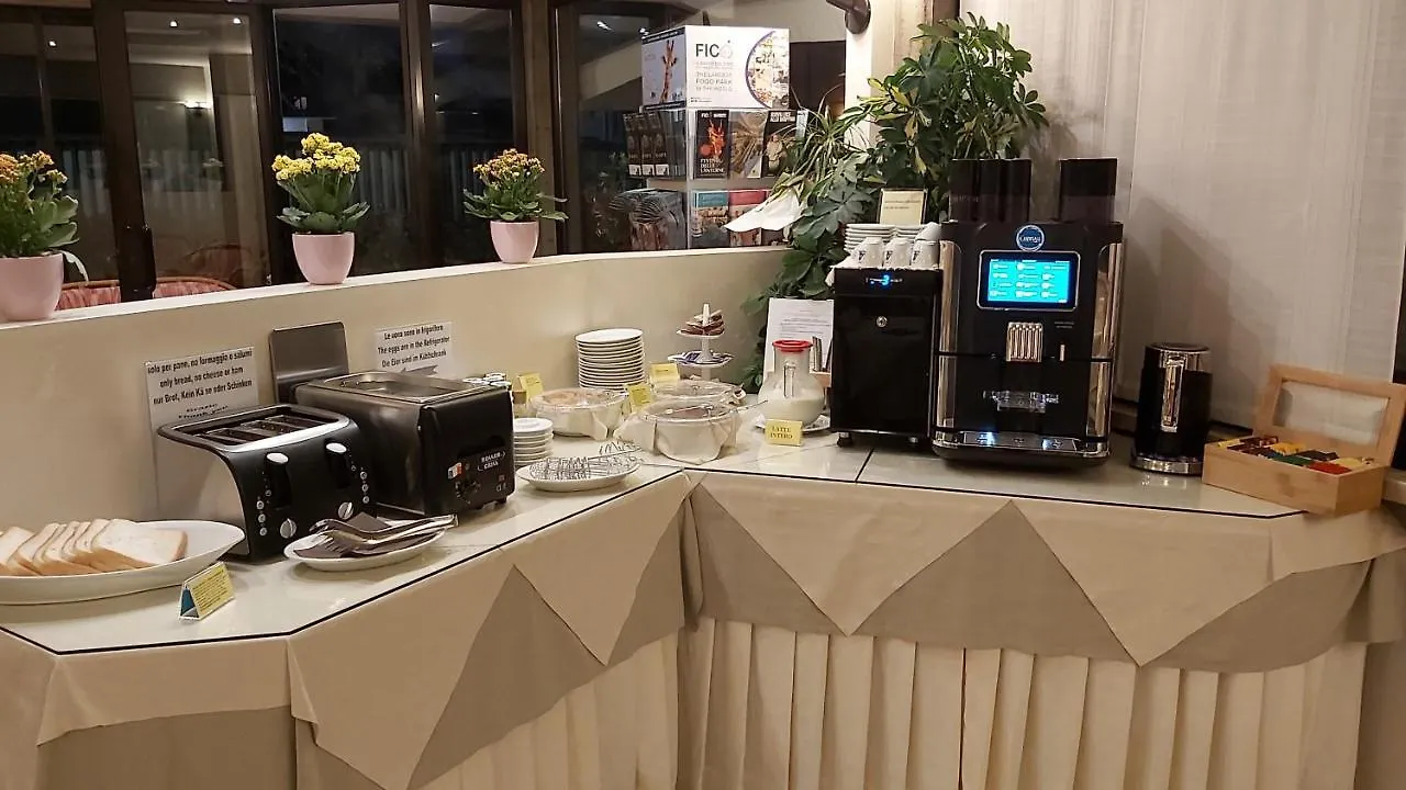 Albergo Al Cacciatore Desenzano del Garda 3*,  Italy