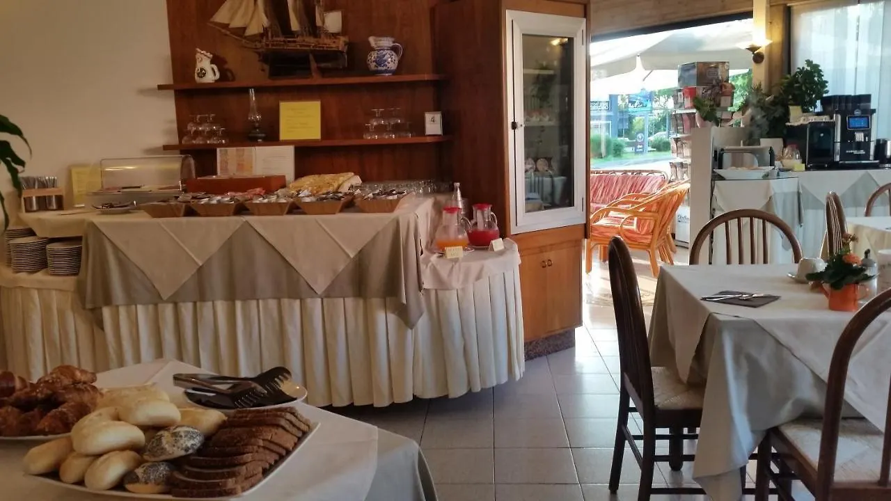 Albergo Al Cacciatore Desenzano del Garda Hotel