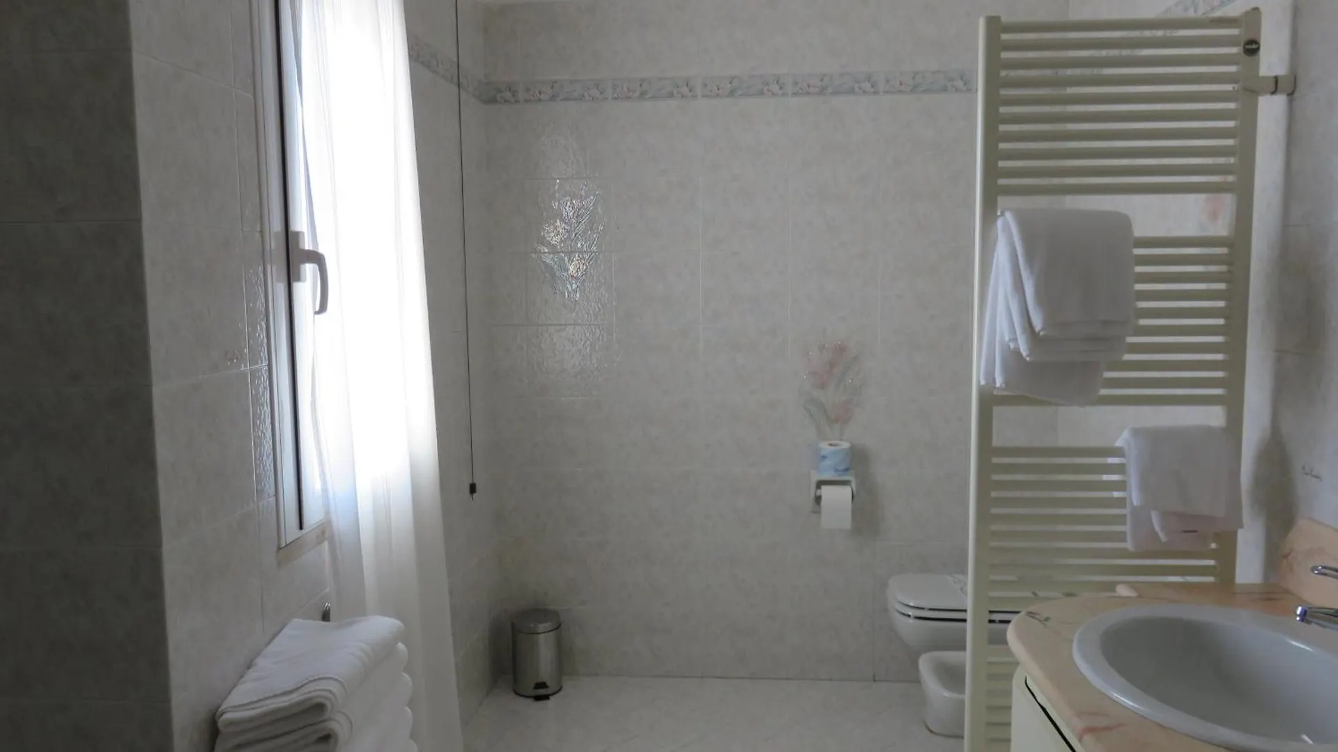 Albergo Al Cacciatore Desenzano del Garda 3*,  Italy